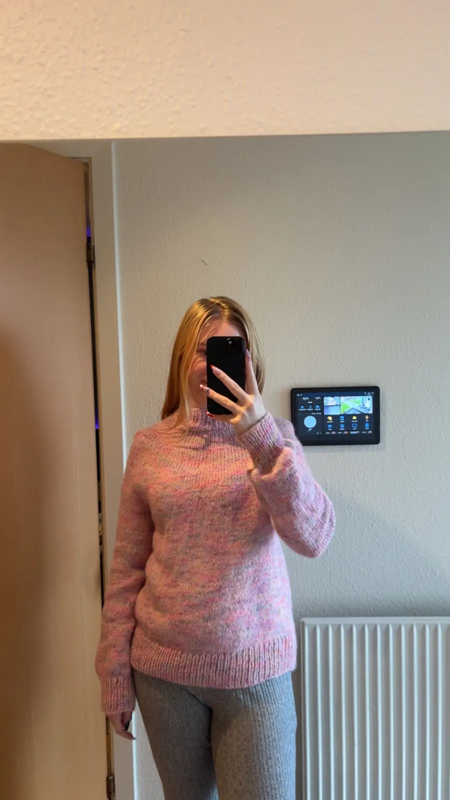 Henriette i sin færdige Novice Sweater