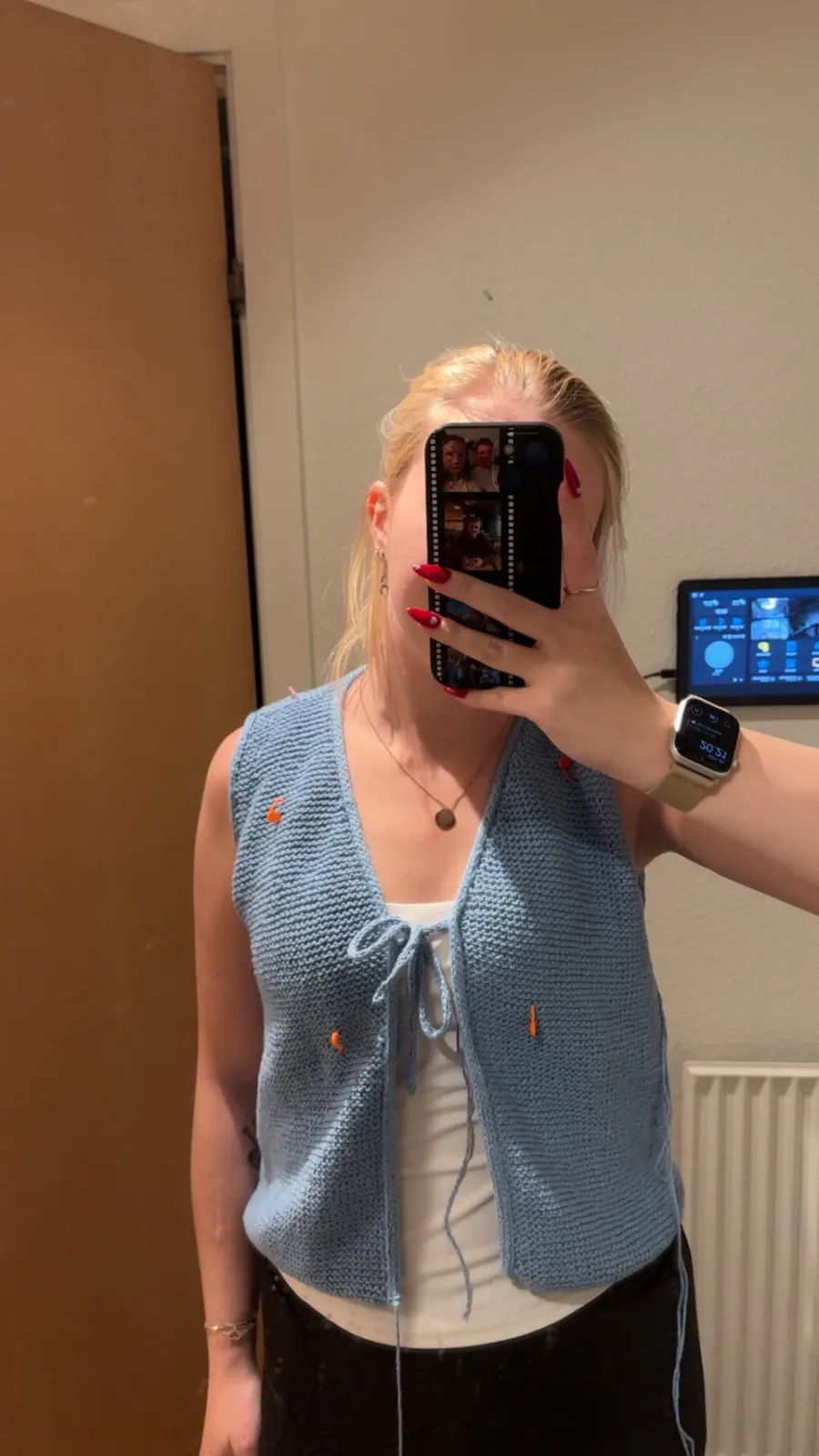 Henriette med sin færdige Ultra Easy Top i Cornflower